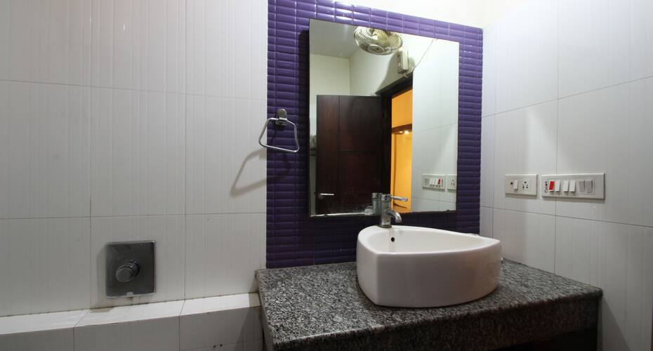 Hotel Surya Palace, New Delhi 5